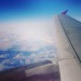 Pohled z letadla na zasněžené Alpy